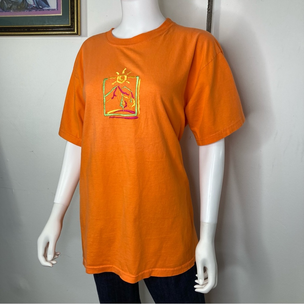 ✨ Vintage Y2K Time Square Sportswear Tee – Retro Vibes ✨ - Picture 4 of 10